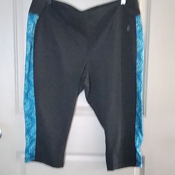 Lot 5 be inspired Capri legging sz 2x - Picture 2 of 3